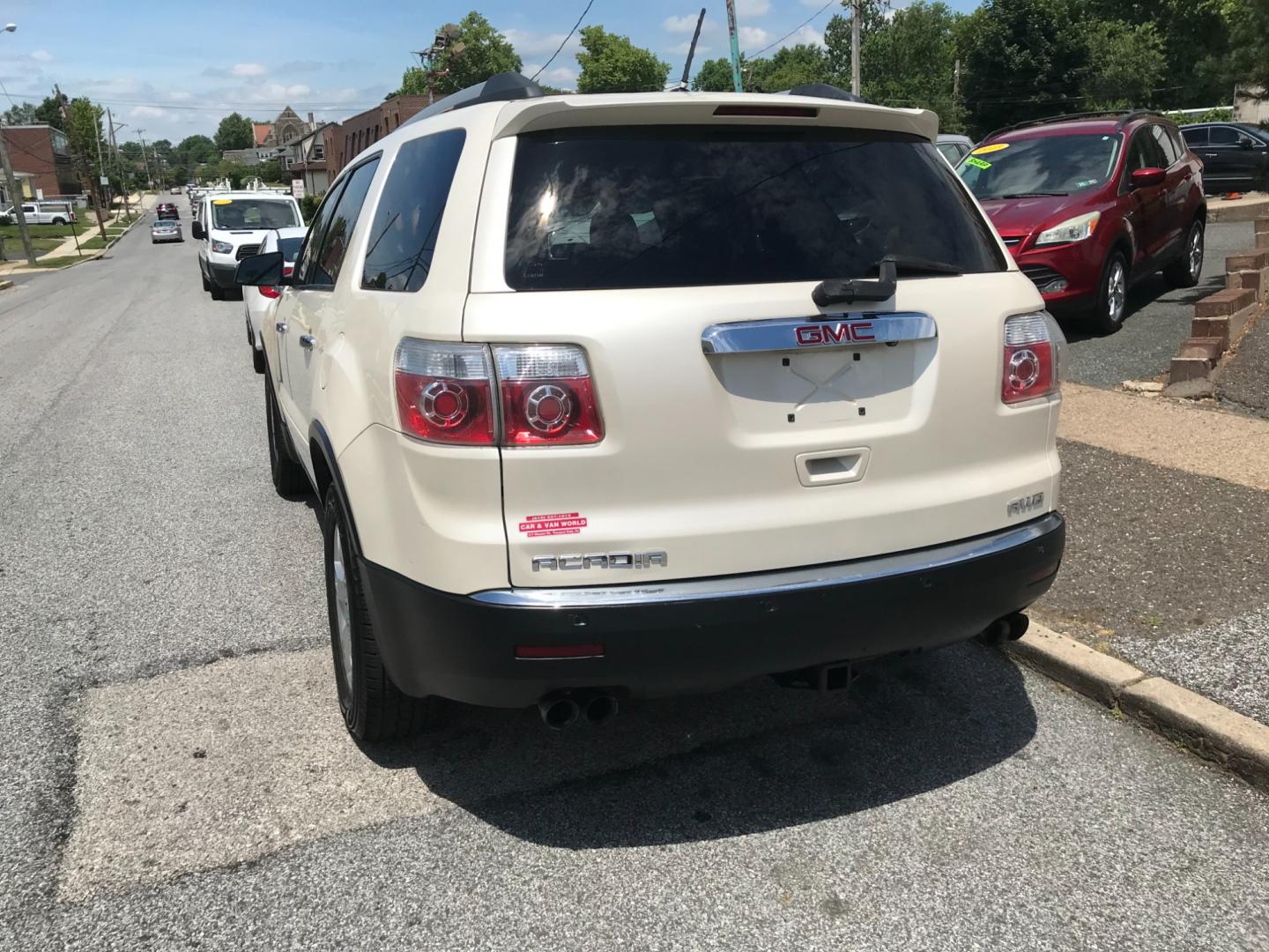 2012 White /Gray GMC Acadia SLE (1GKKVPED0CJ) with an 3.6 V6 engine, Automatic transmission, located at 577 Chester Pike, Prospect Park, PA, 19076, (610) 237-1015, 39.886154, -75.302338 - Photo#5